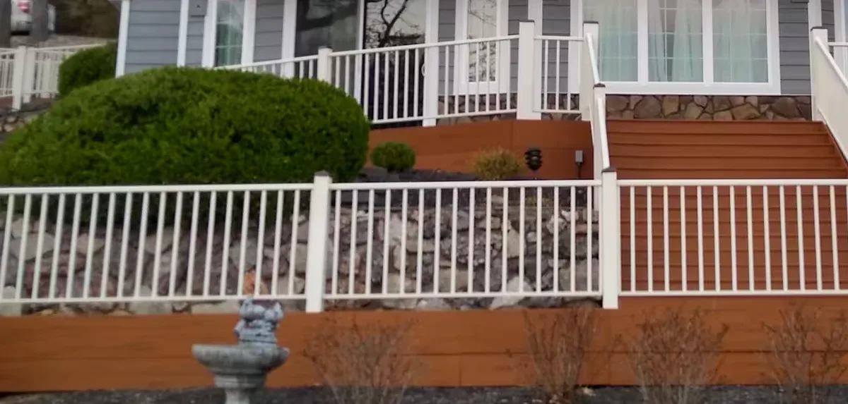 Fencing — Wood, vinyl & chain-link fencing